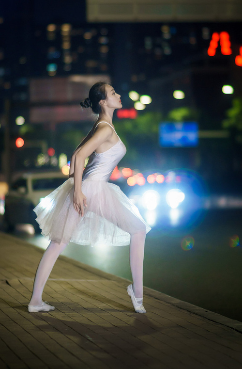 开云体育中国官网-_观众互动：现场投票决定精彩比赛瞬间_，比赛现场投票系统